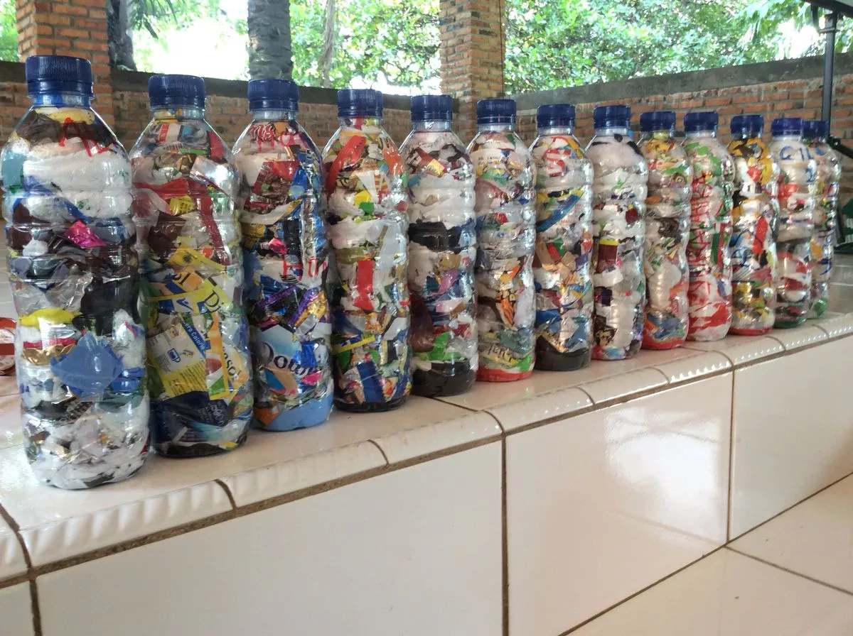 Plastik Kemasan Menjadi Ecobrick