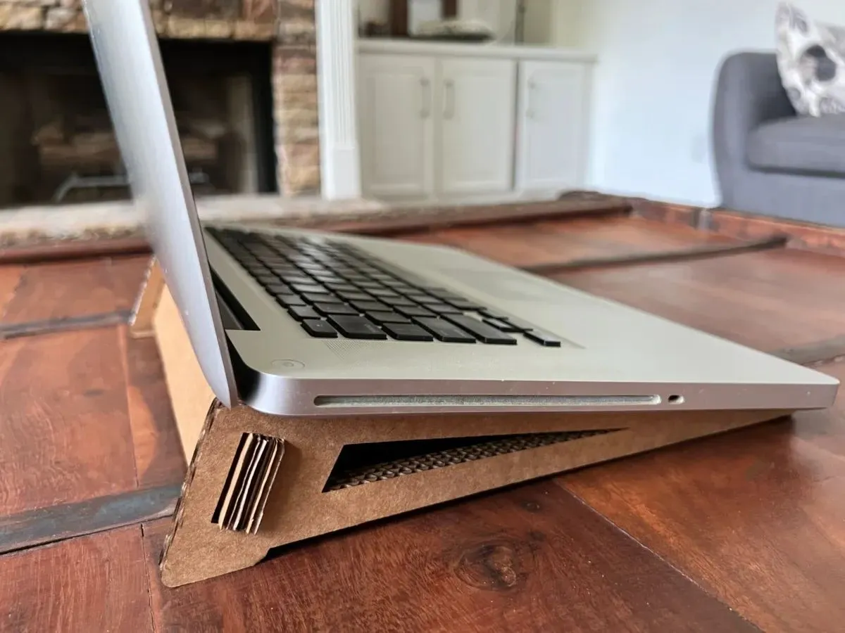 Stand Laptop dari Kardus