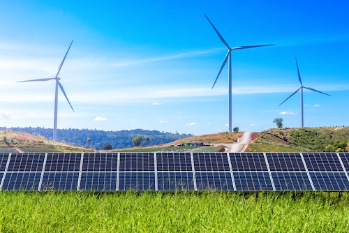 Contoh energi hijau yang memanfaatkan sinar matahari pada panel surya dan angin pada kincir angin