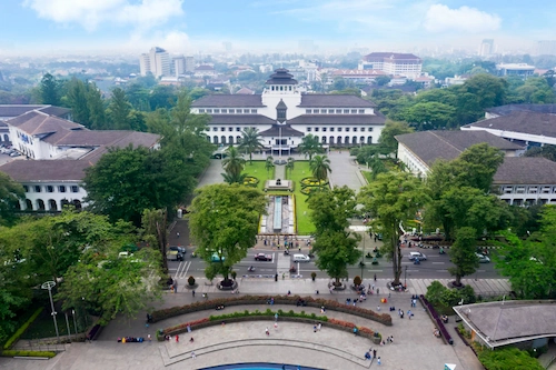 Bandung dinobatkan sebagai kota paling ramah pejalan kaki di Indonesia