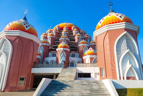 Masjid Dome 99 yang terletak di Kota Makassar, Sulawesi Selatan